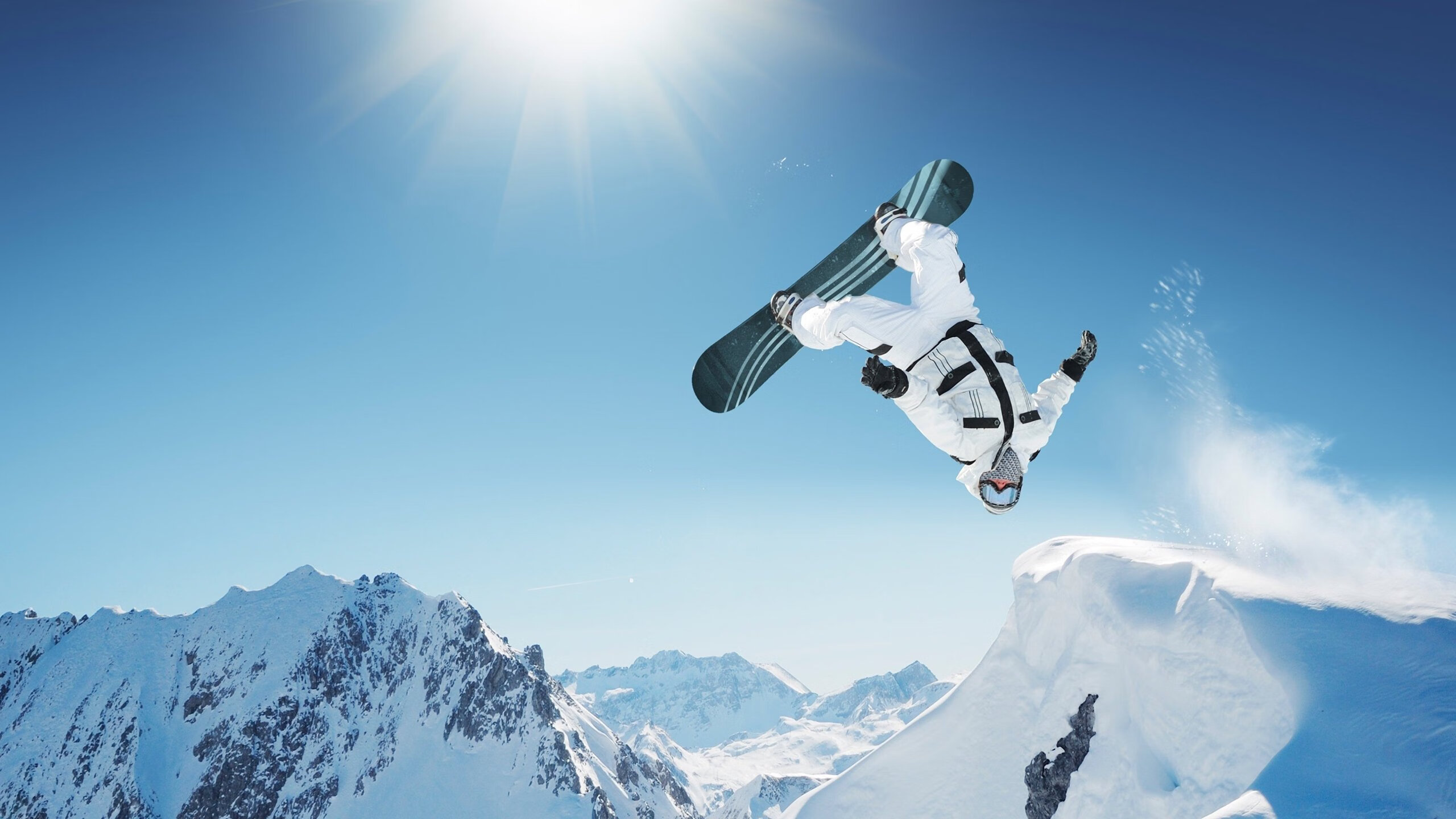 在季后赛对阵快船时，库里全场投中9个三分球，砍下41分带领勇士逆转！